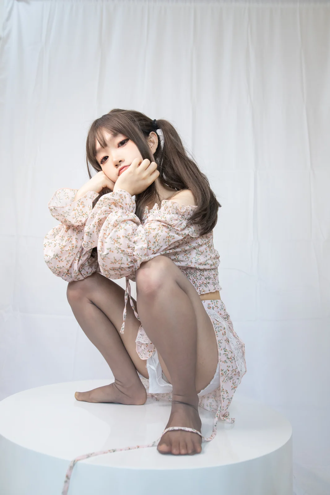 神沢永莉 – 灰丝花裙子 [26P-239MB]