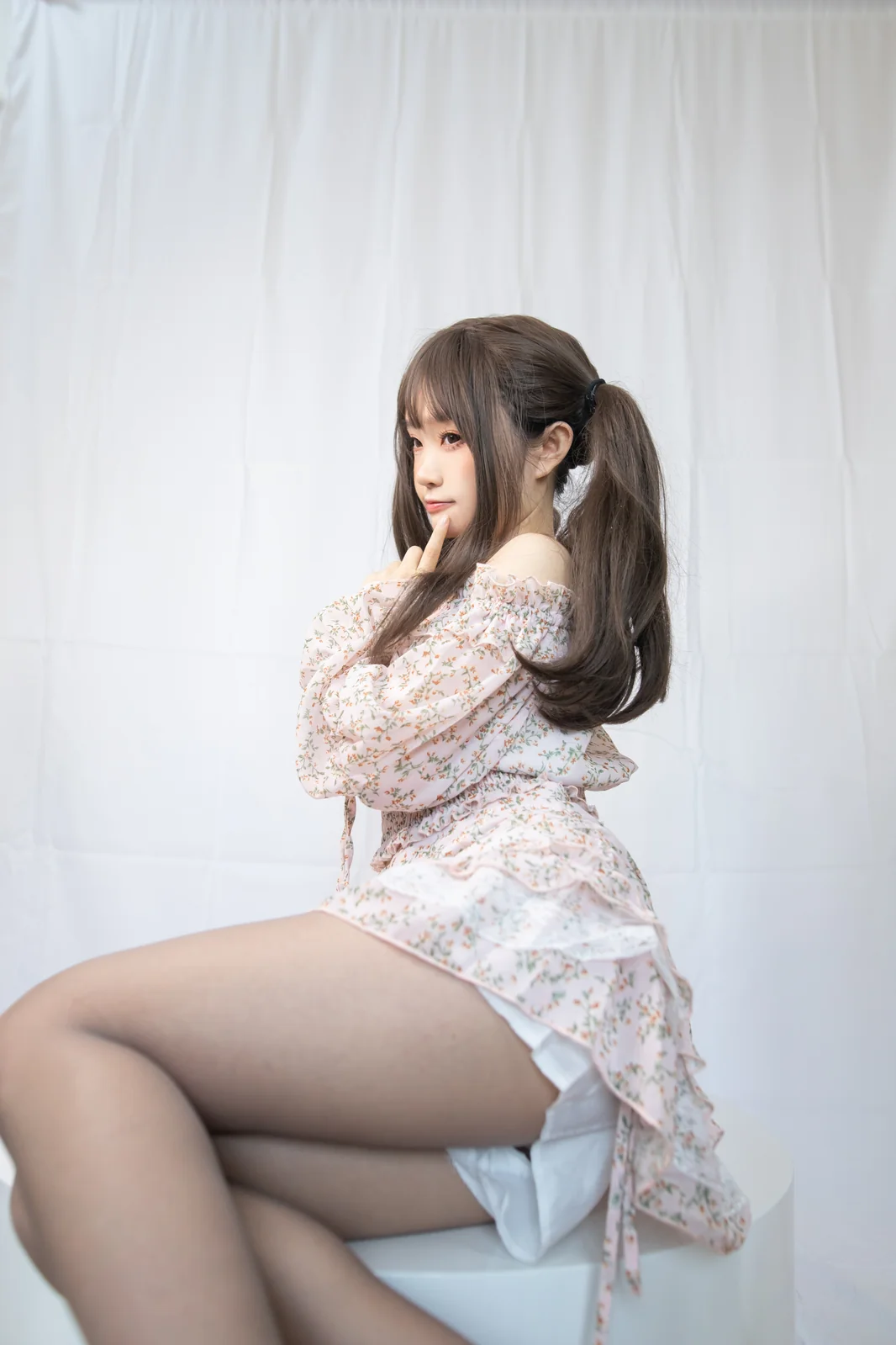 神沢永莉 - 灰丝花裙子 [26P-239MB]