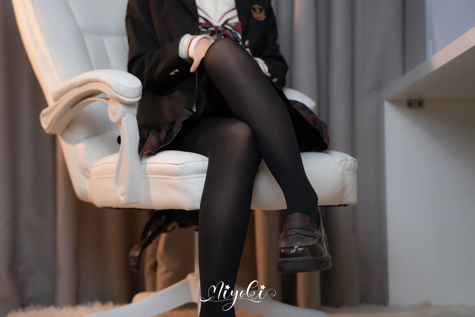 铃木美咲 - 现役JK的美脚连裤袜 32P [32P-154MB]