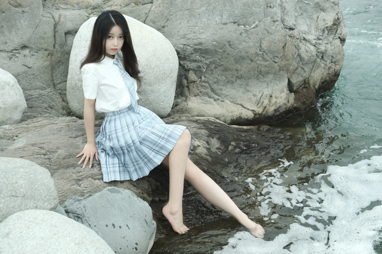 eloise软软 – 河边JK [58P-449MB]