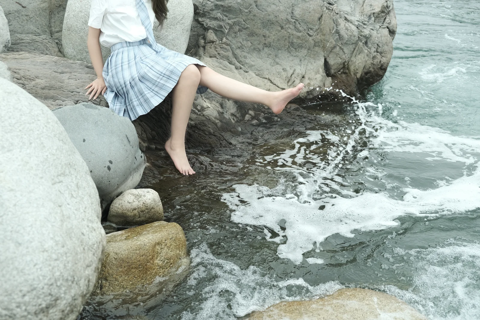 eloise软软 - 河边JK [58P-449MB]