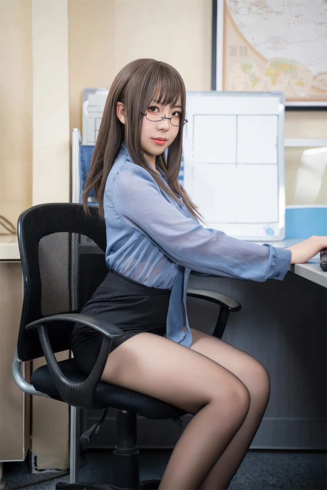 虎森森 – 黑丝眼镜娘 60P [61P-329MB]