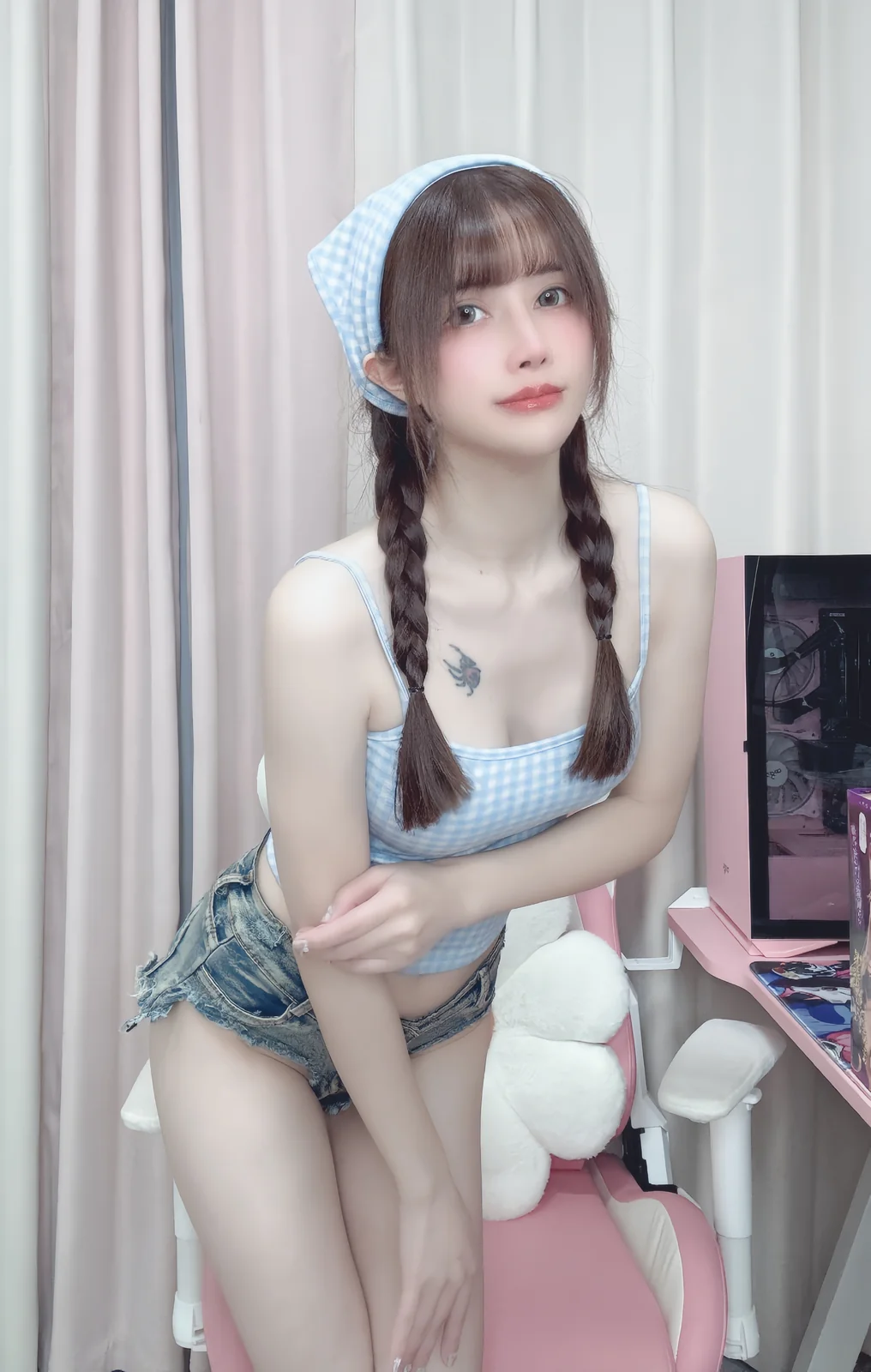 鹿八岁baby - 模拟love [40P1V-744MB]