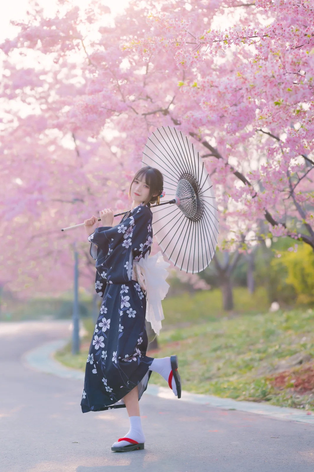 兔子Zzz不吃胡萝卜 - 樱花烂漫时 [25P-256MB]