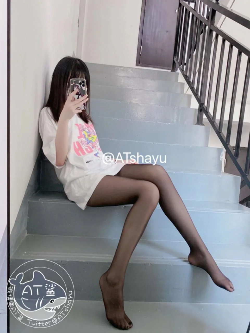 AT鲨 - 楼道里的黑丝 44P [44P-39MB]