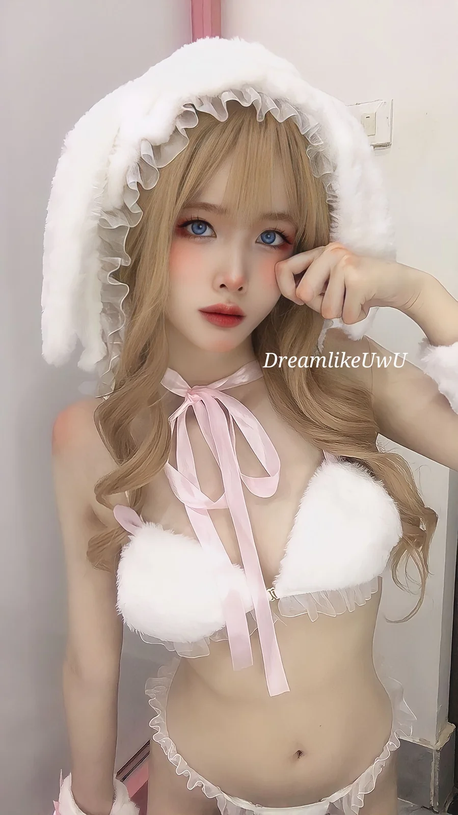 DreamlikeUwU - 白兔 59P2V [59P2V-690MB]