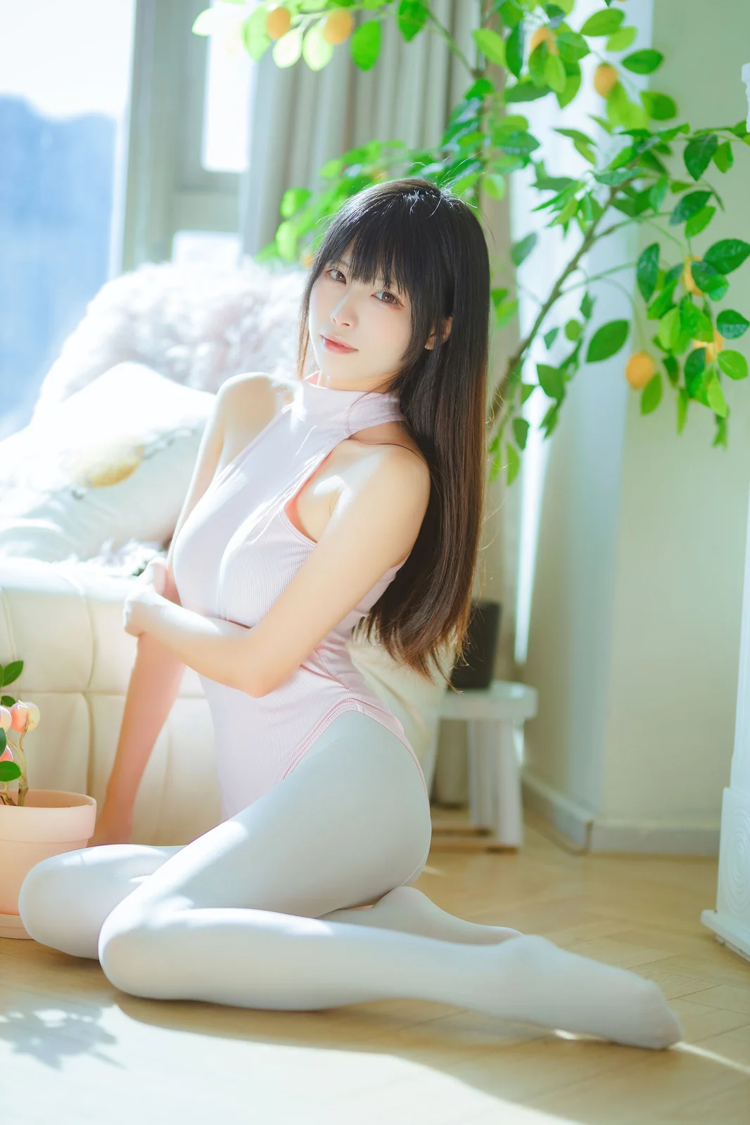 三無人型 - 白丝桃子 60P [60P-192MB]