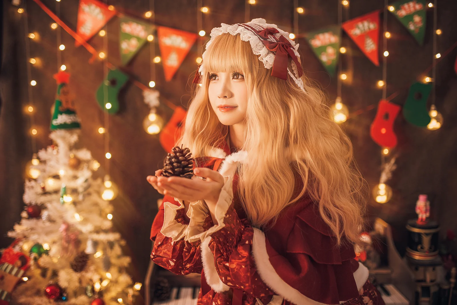 miko酱 - 暖屋里的少女 29P [30P-661MB]