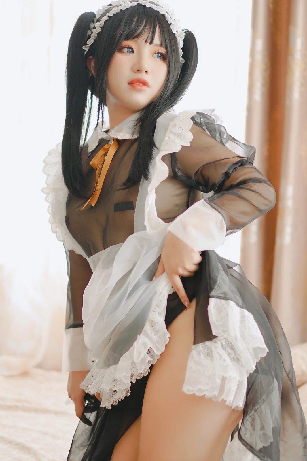 Chono Black – Transparent Maid [16P-109MB]