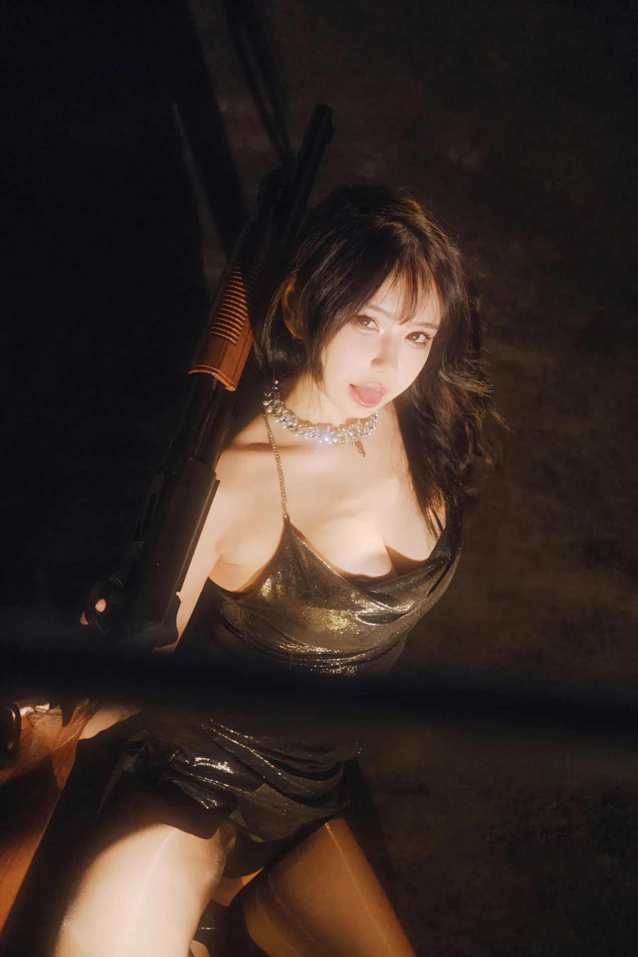 Tina很妖孽呀 - 夜色连衣裙 [37P-129MB]