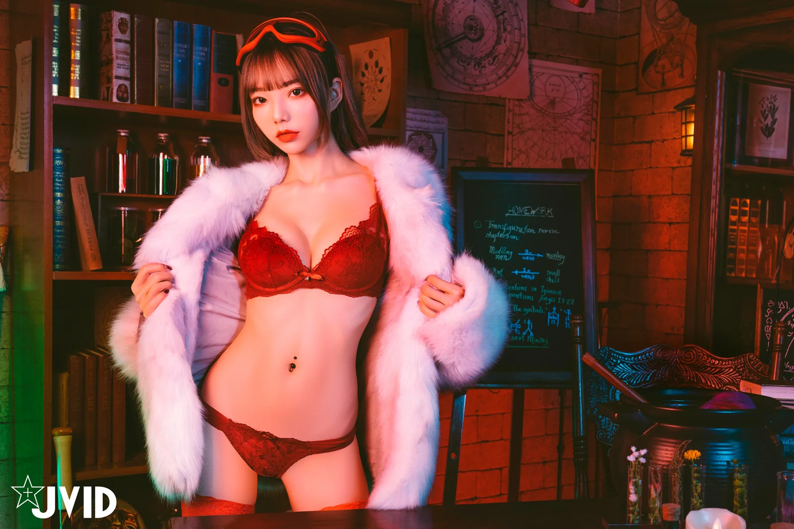 楚楚 - 奇妙冒險 [121P-154MB]