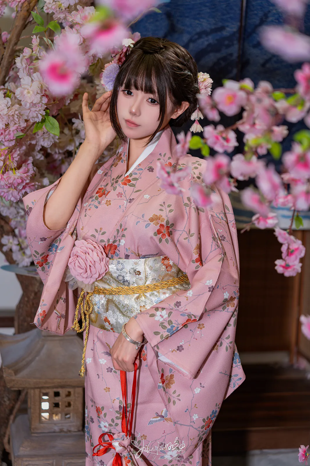 Yiko湿润兔 - 8月作品『温泉の女将』 燕无歇 [78P1V-1.53GB]