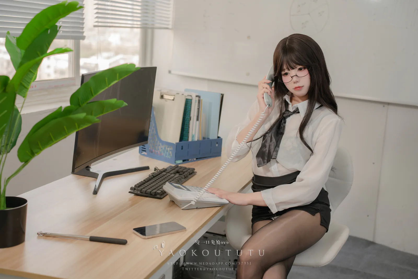 Yiko湿润兔 - 老板发现的秘密 [63P1V-1.28GB]