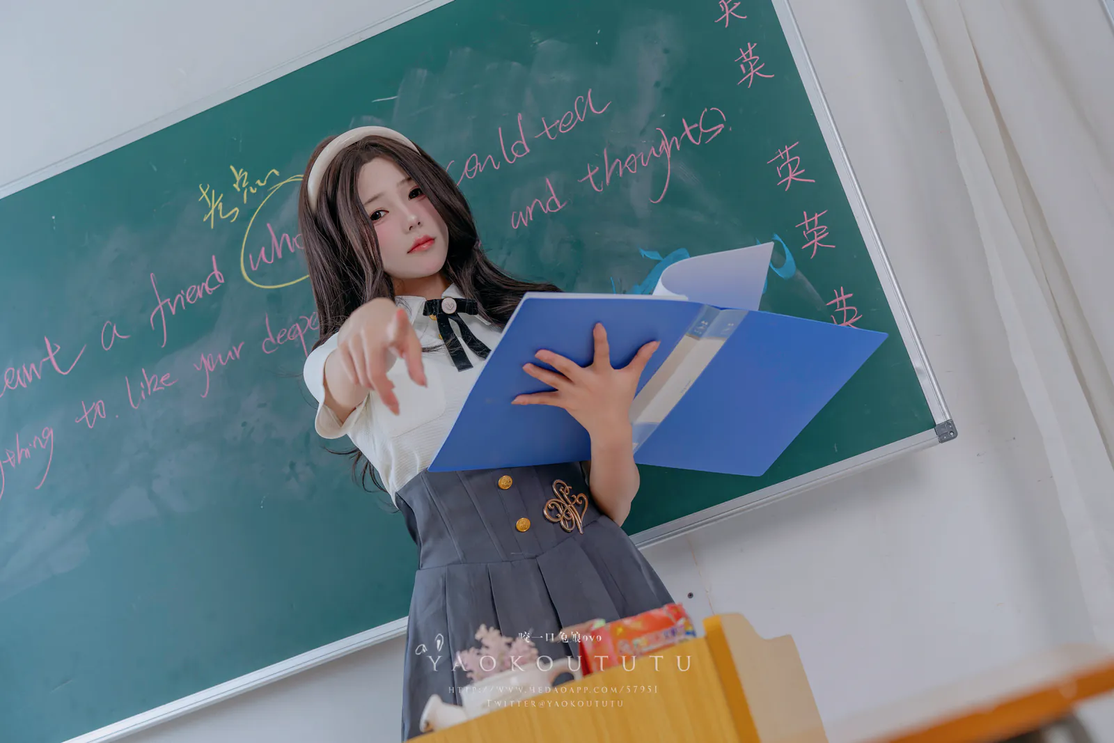 Yiko湿润兔 – 十月订阅『实习老师的欢迎仪式』Touch it [80P1V-1.57GB]
