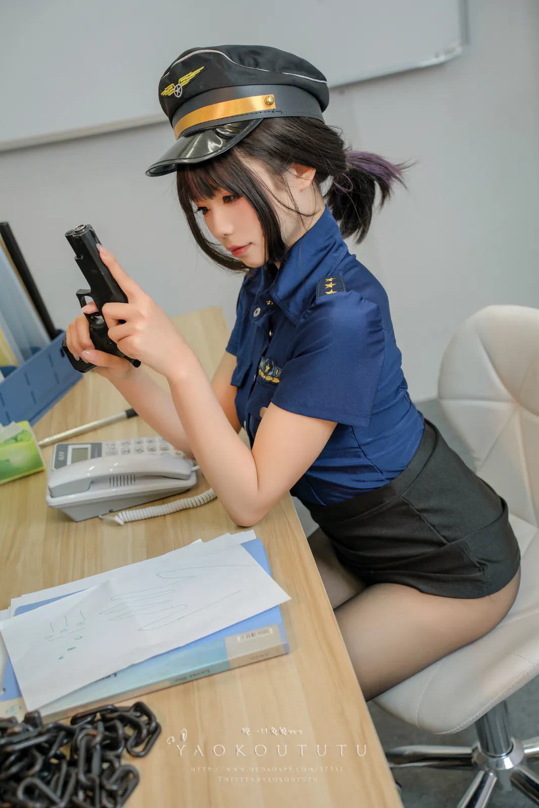 Yiko湿润兔 - 『乌龙女警』&Good-night Kiss [73P1V-1.93GB]