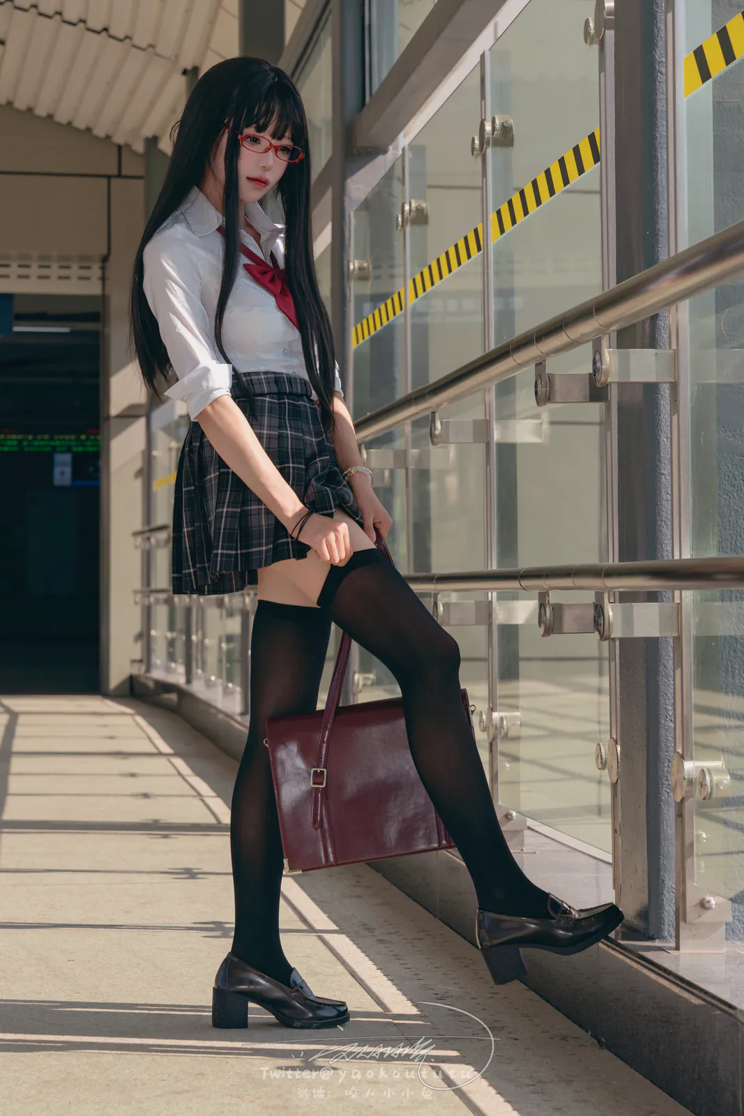 Yiko湿润兔 - 23十二月作品『电车惊魂』期待 [72P1V-1.22GB]