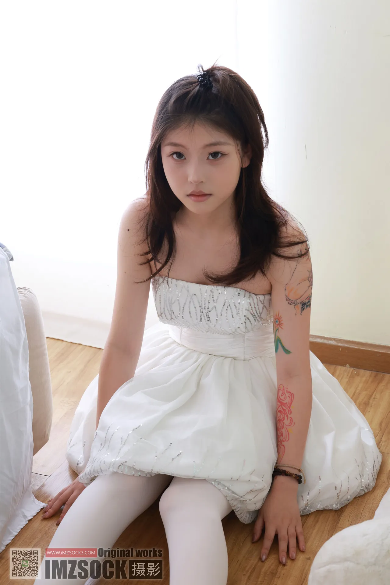 IMZSOCK爱美足 - 女仆私房性感白丝裸足美腿 [138P1V-733MB]