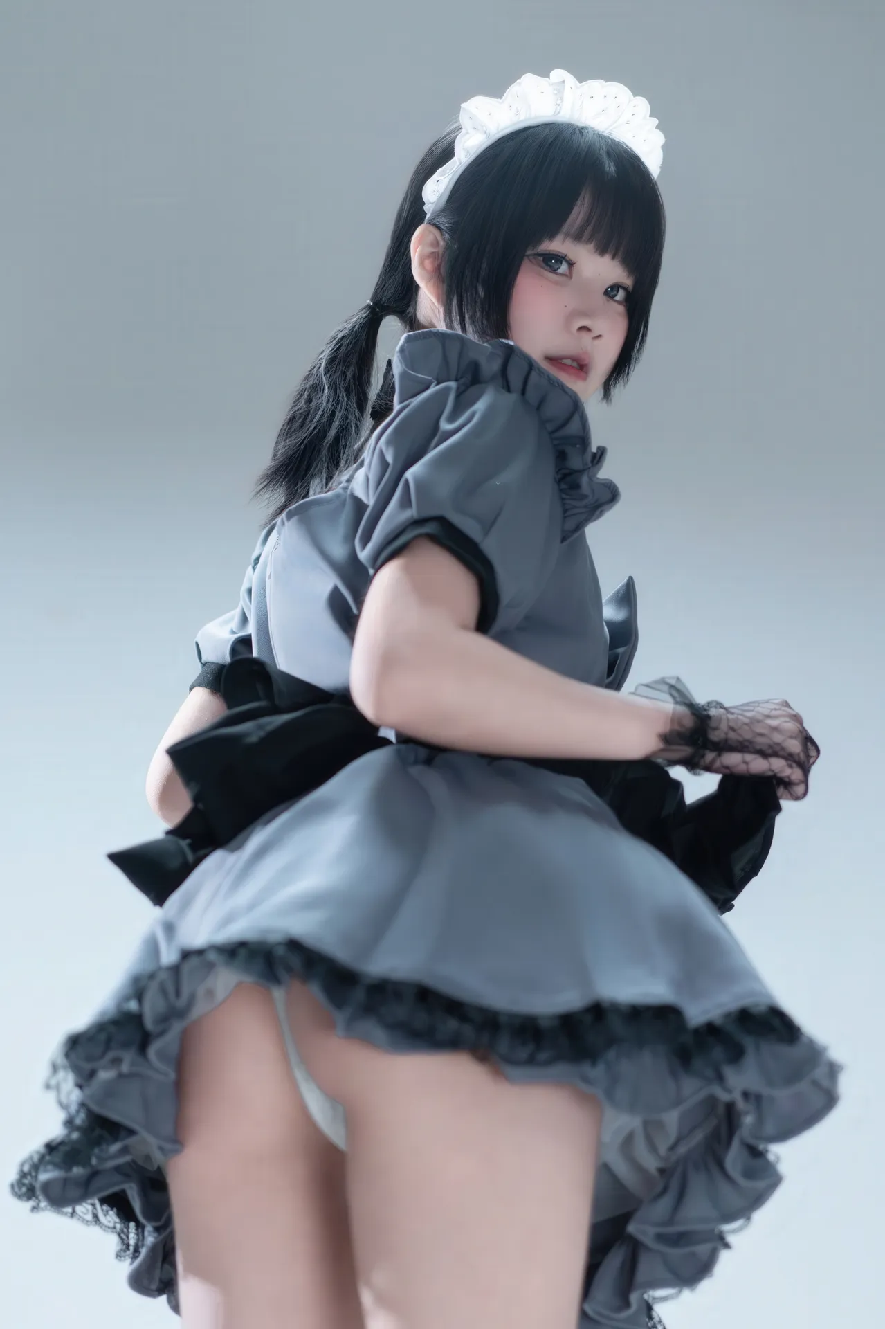 清水凪 – 手提箱与灰色女仆 [80P-1.93GB]