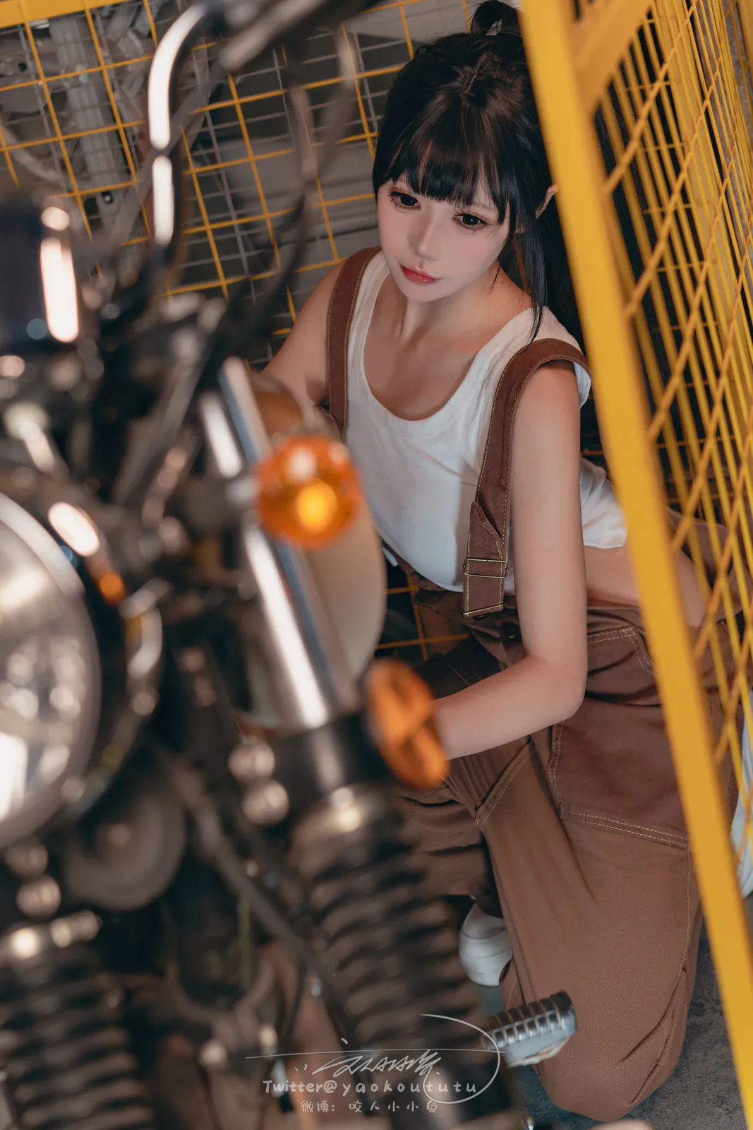 Yiko湿润兔 - 2401月作品『机车修理工』Shake it [71P1V-1.54GB]