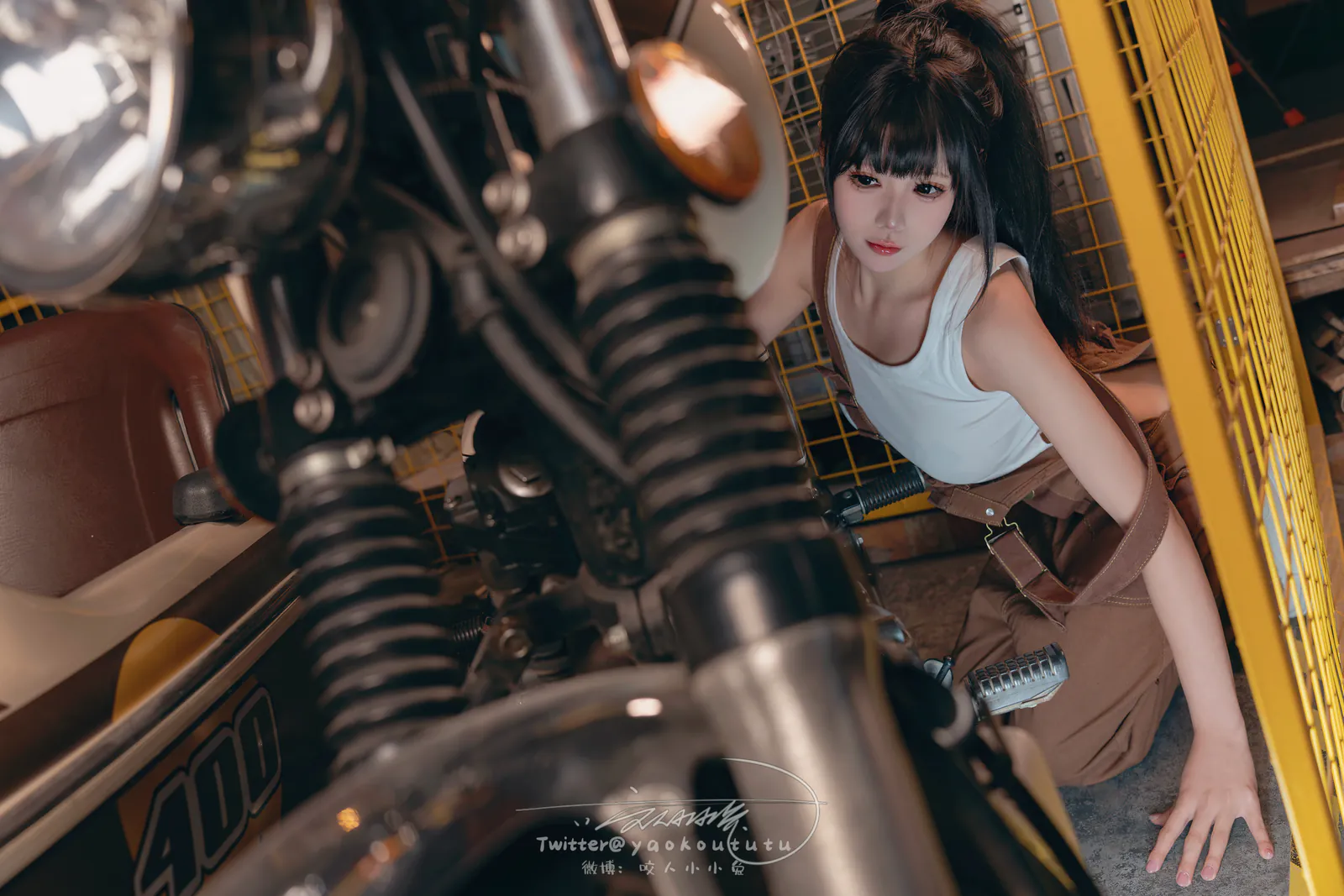 Yiko湿润兔 - 2401月作品『机车修理工』Shake it [71P1V-1.54GB]