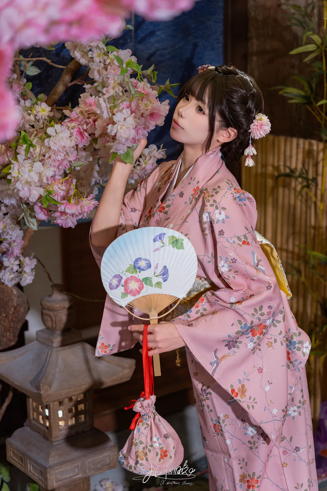 Yiko湿润兔 – 8月作品『温泉の女将』 燕无歇 [78P1V-1.53GB]
