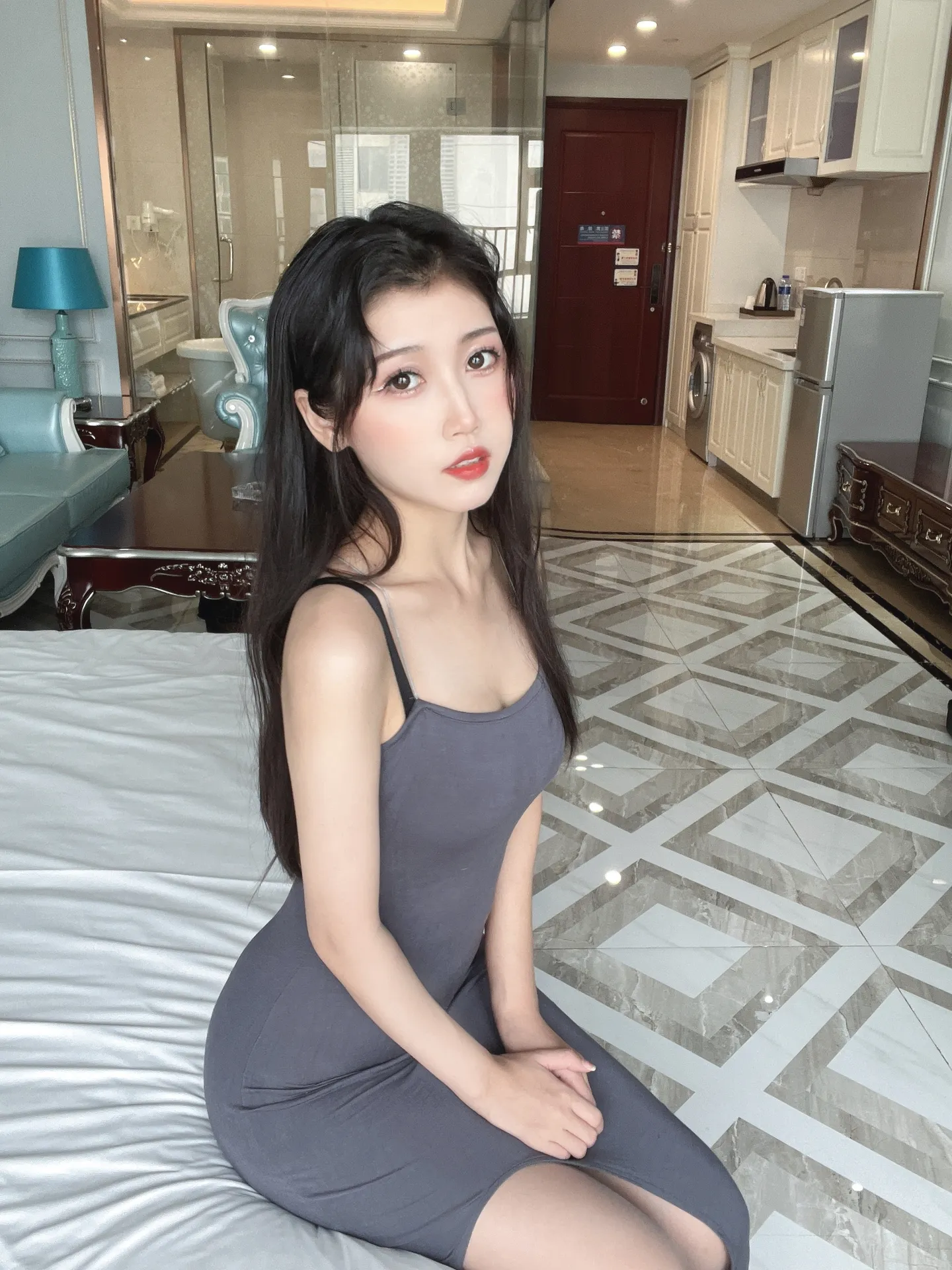 不呆猫 - 灰丝御姐 [40P2V-431MB]