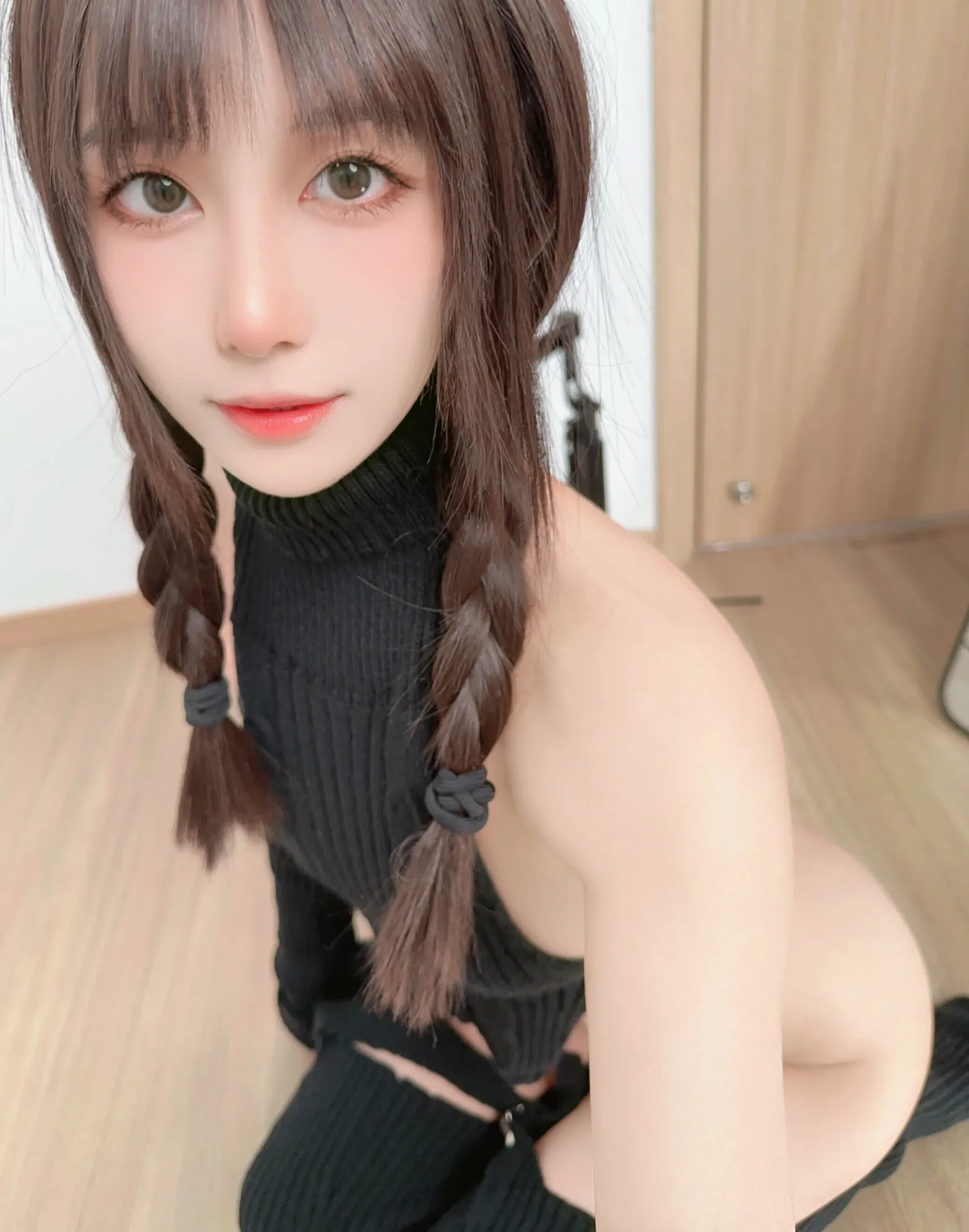 布丁大法 – 全身和裸足 [18P2V-185MB]