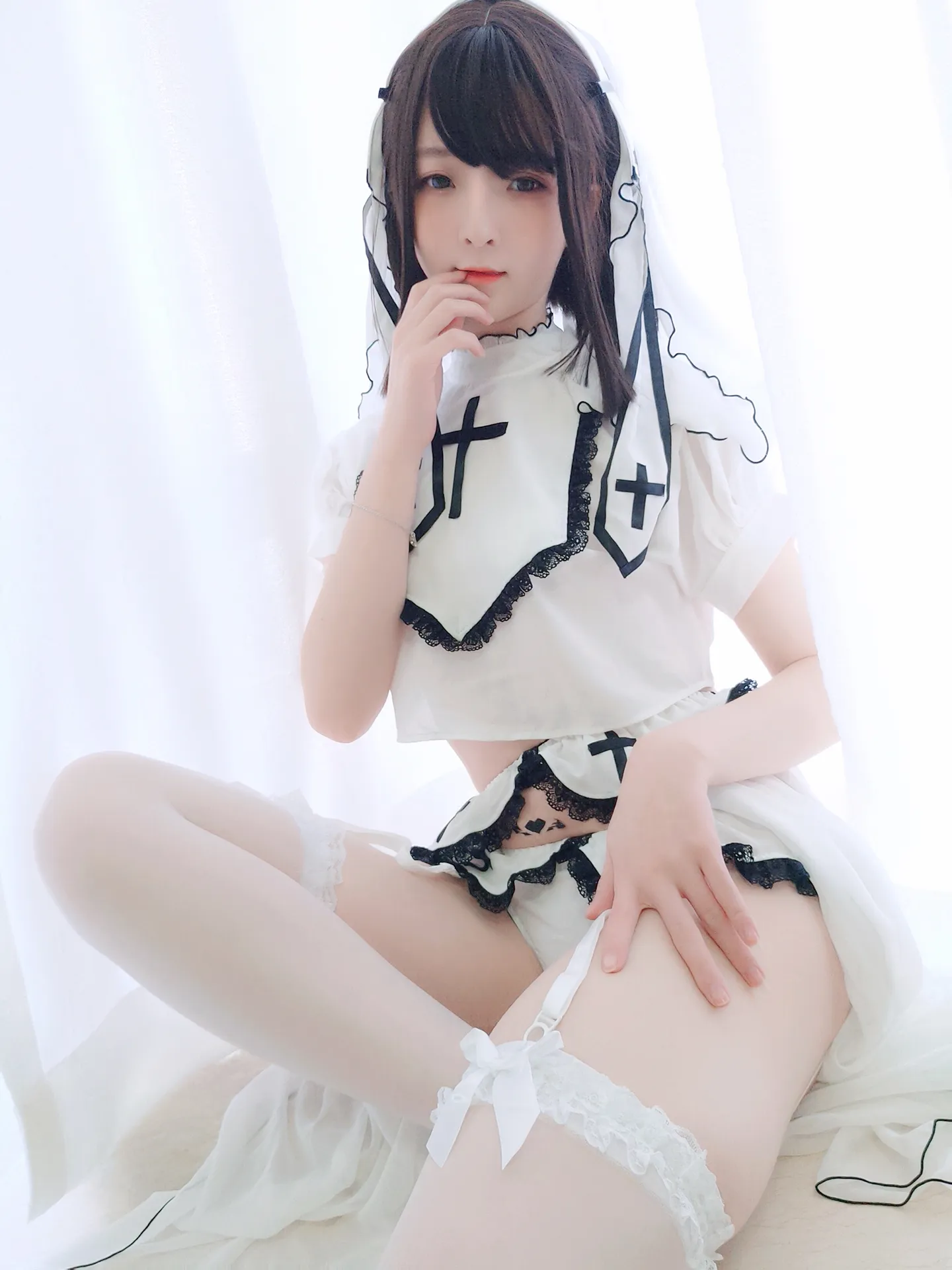 一小央泽 - 白修女 [32P9V-191MB]