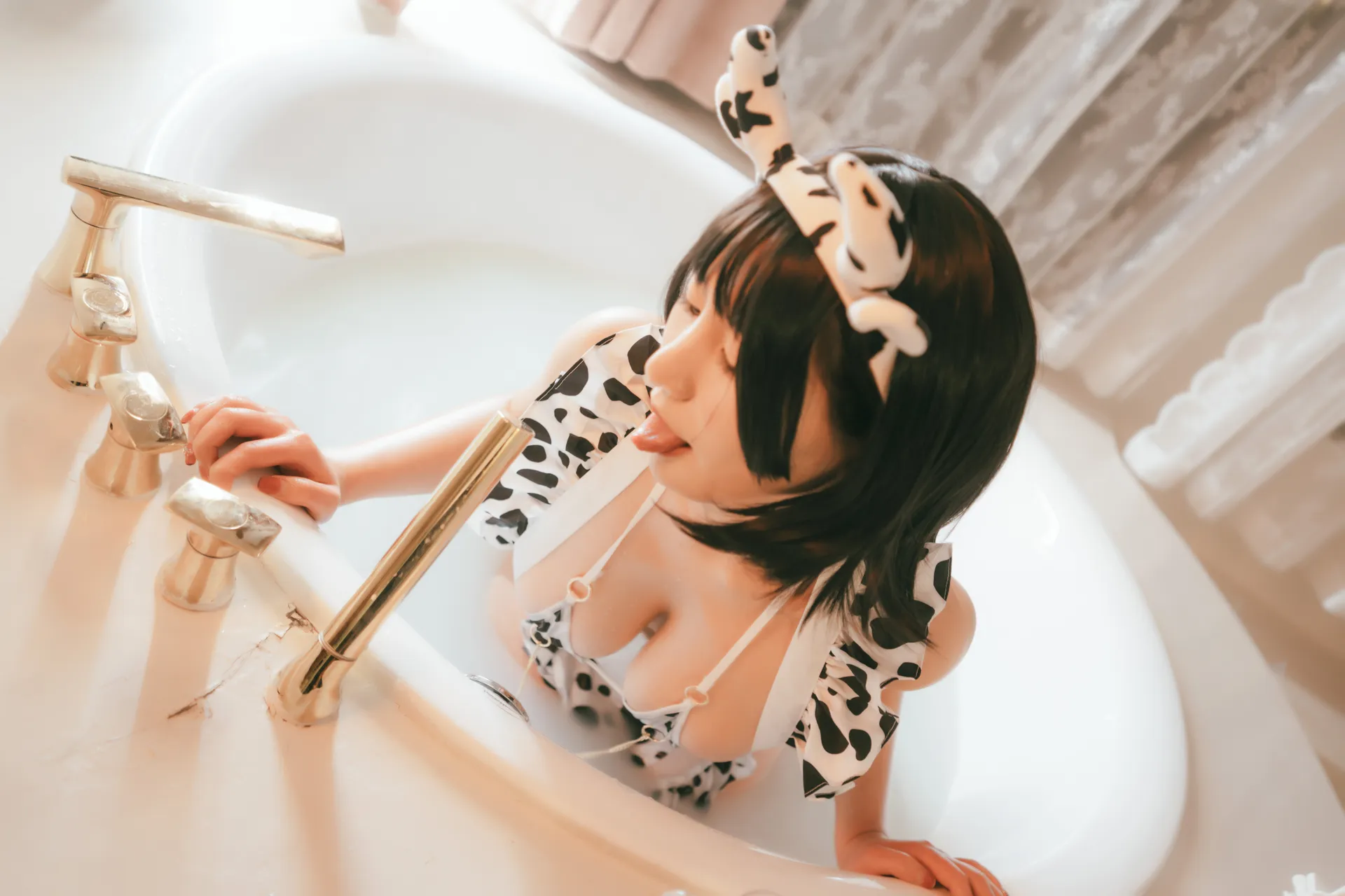 星澜是澜澜叫澜妹呀 - 乳牛女仆 [42P1V-1.35GB]