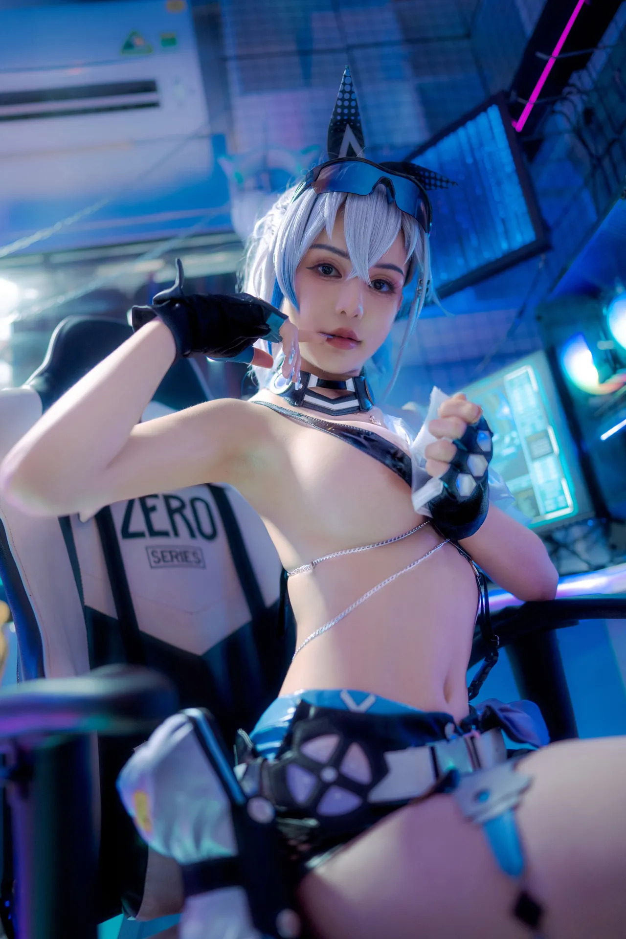 Joyce - Silver Wolf [61P-78MB]