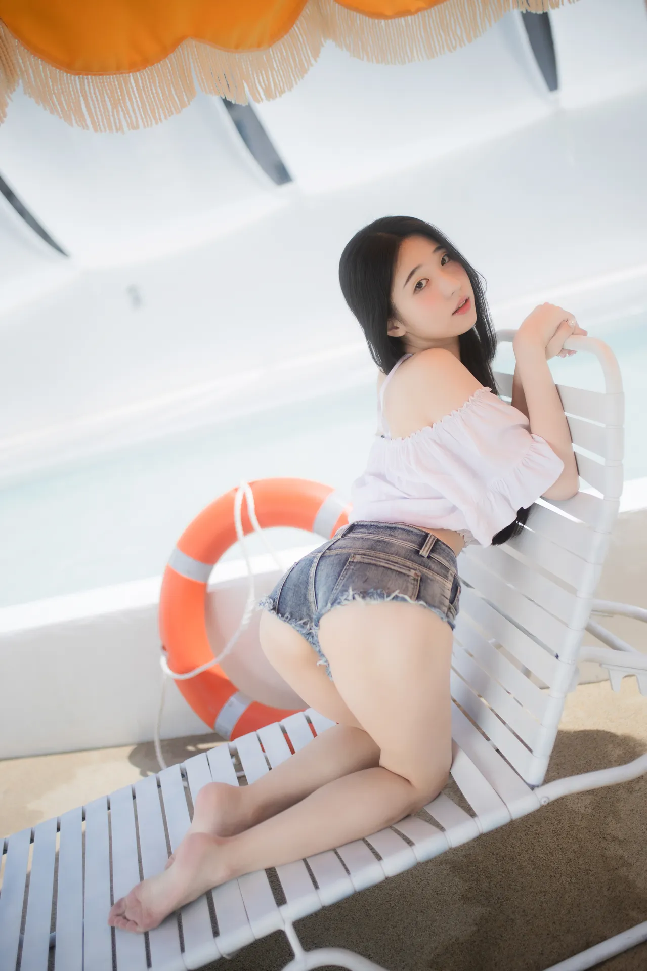 Yeon Woo - Mini Photobook [18P-299MB]