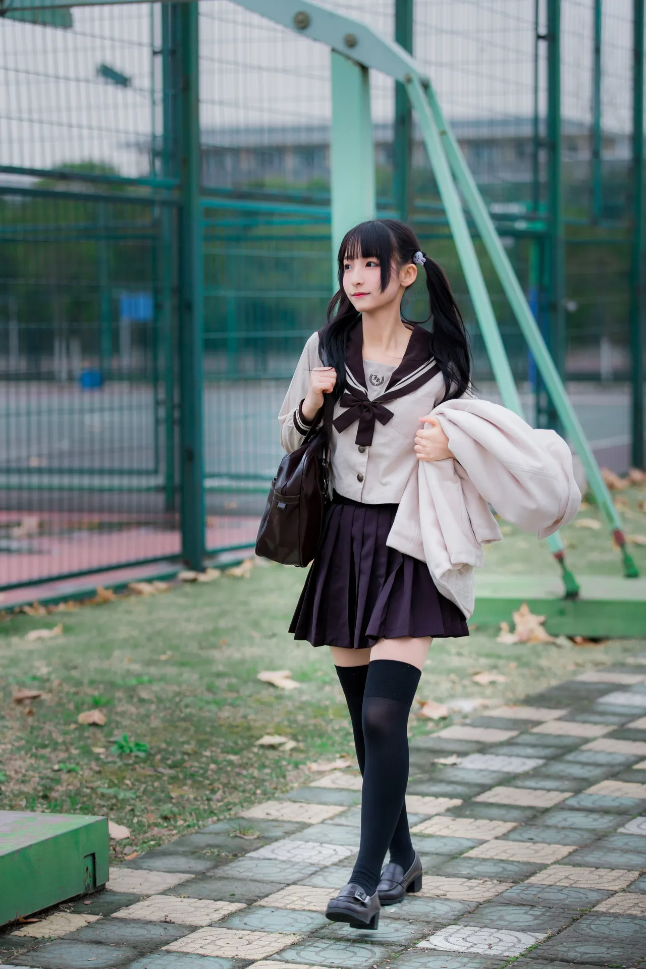 神楽坂真冬 - 捆绑 [234P1V-3.82GB]