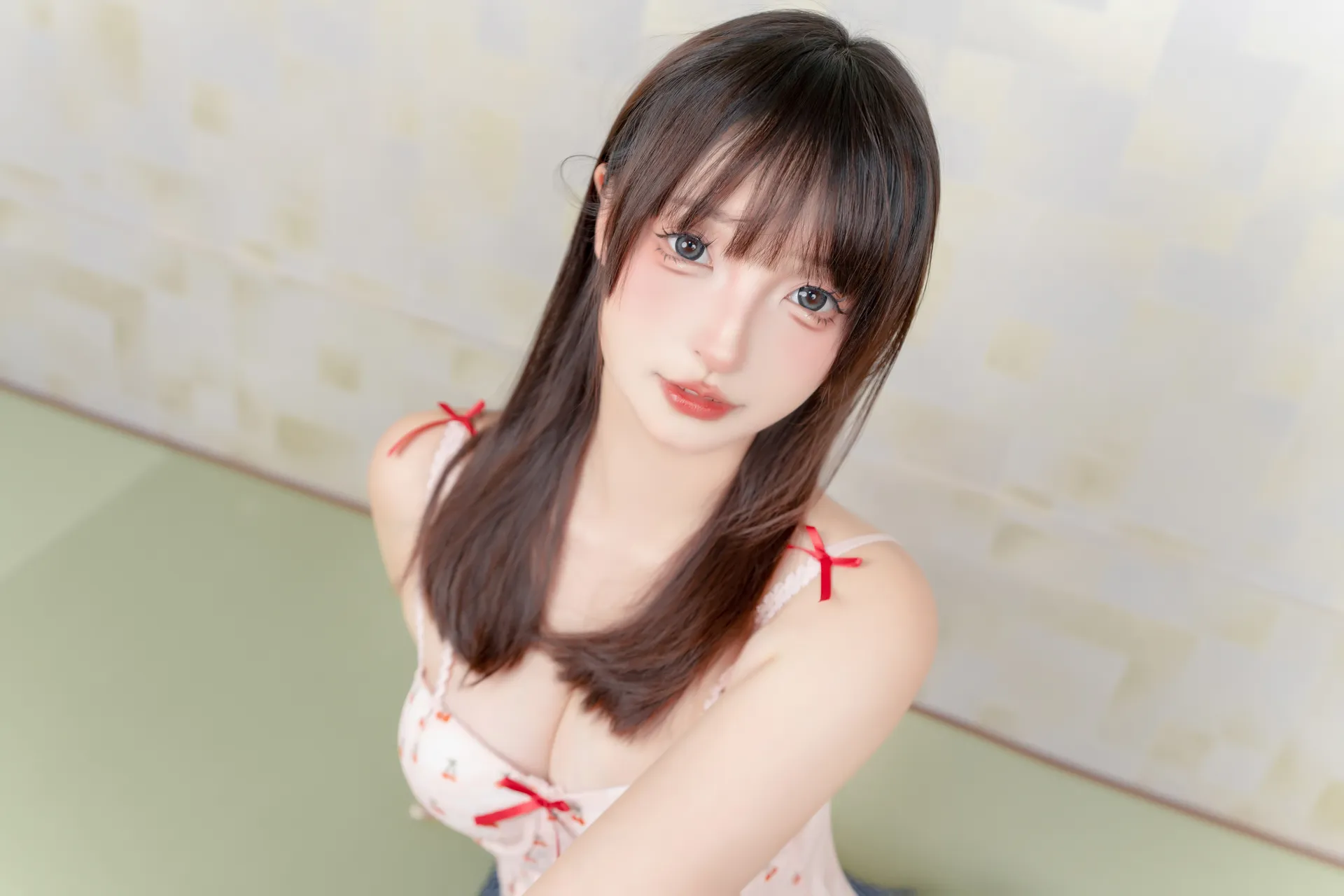 神楽坂真冬 - 睡衣少女 [75P2V-335MB]