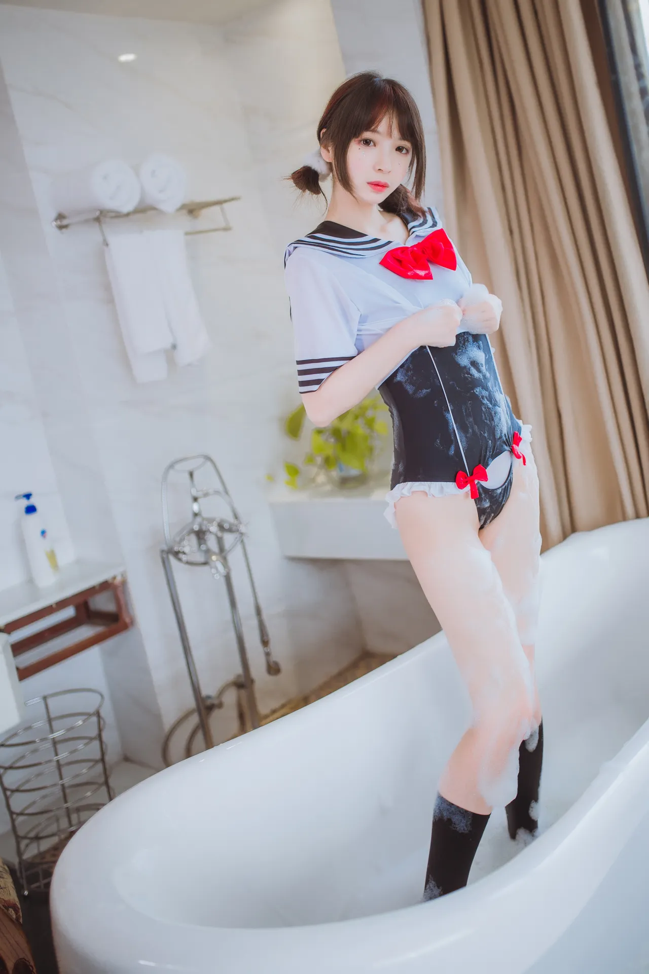 疯猫ss – 浴缸 [33P-302MB]