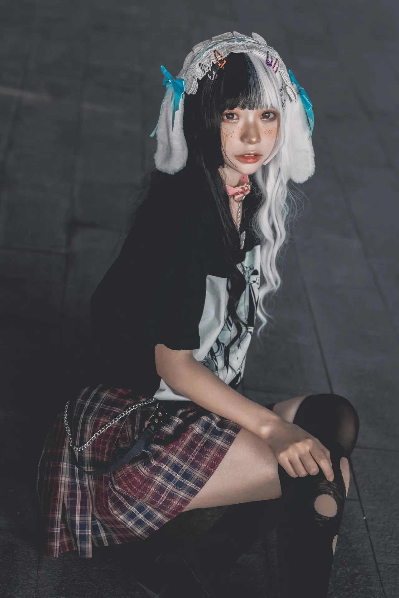疯猫ss – 雀斑少女 [12P-297MB]
