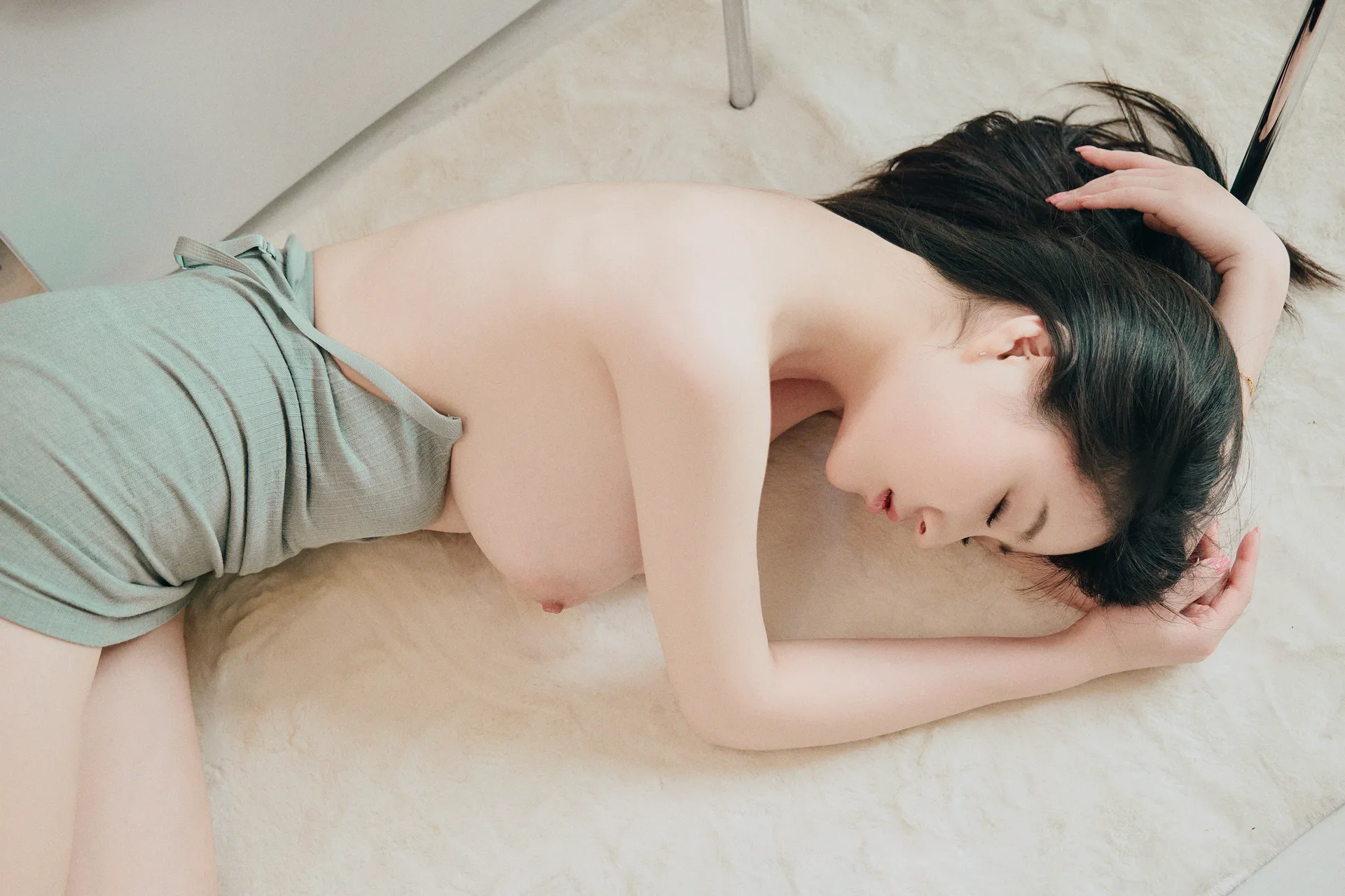 年年 - 洗衣房内衣 [42P-468MB]