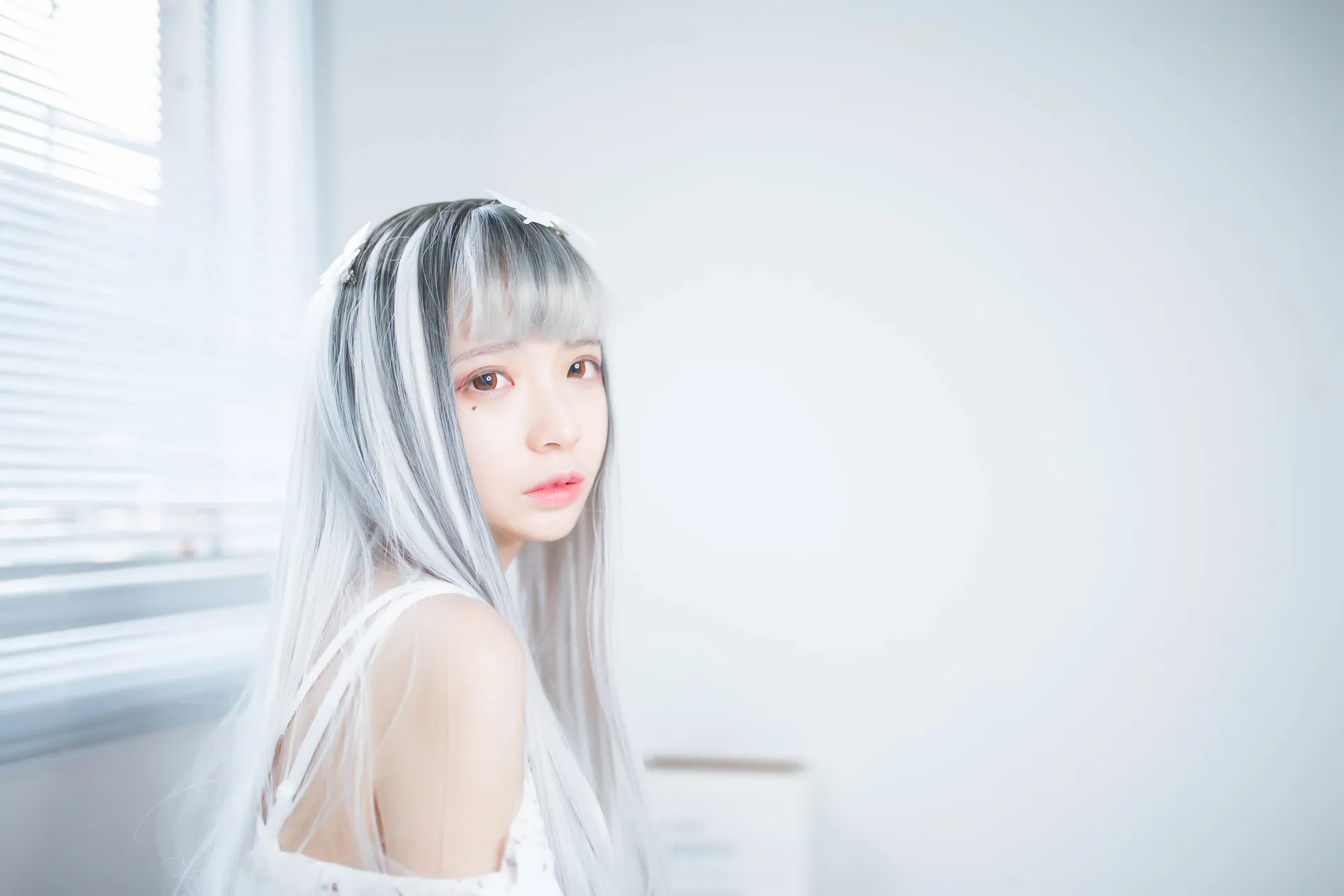 疯猫ss – 透明白沙 [33P-145MB]