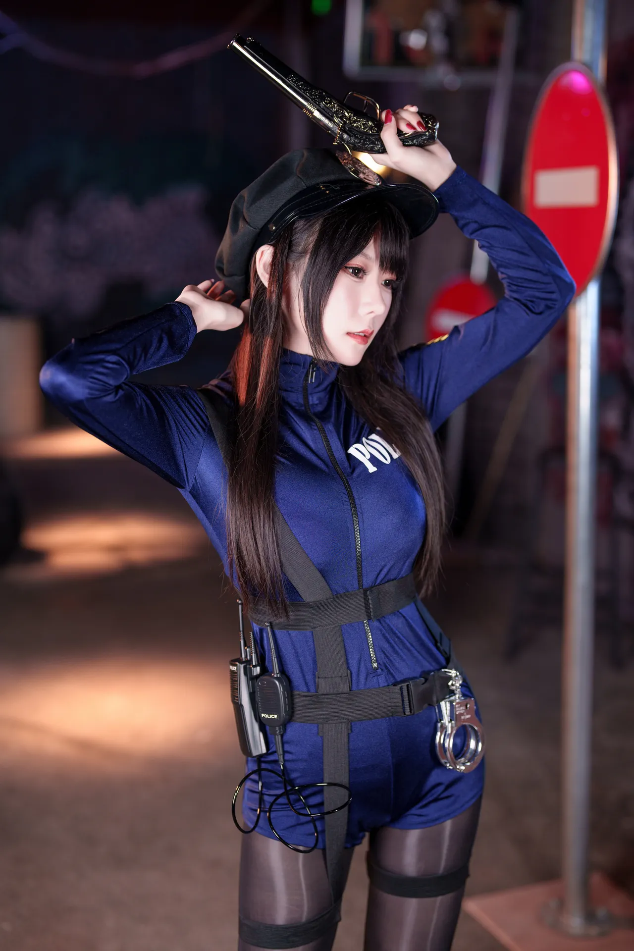 香草喵露露 - 十一月舰长女警图 [40P1V-1.80GB]