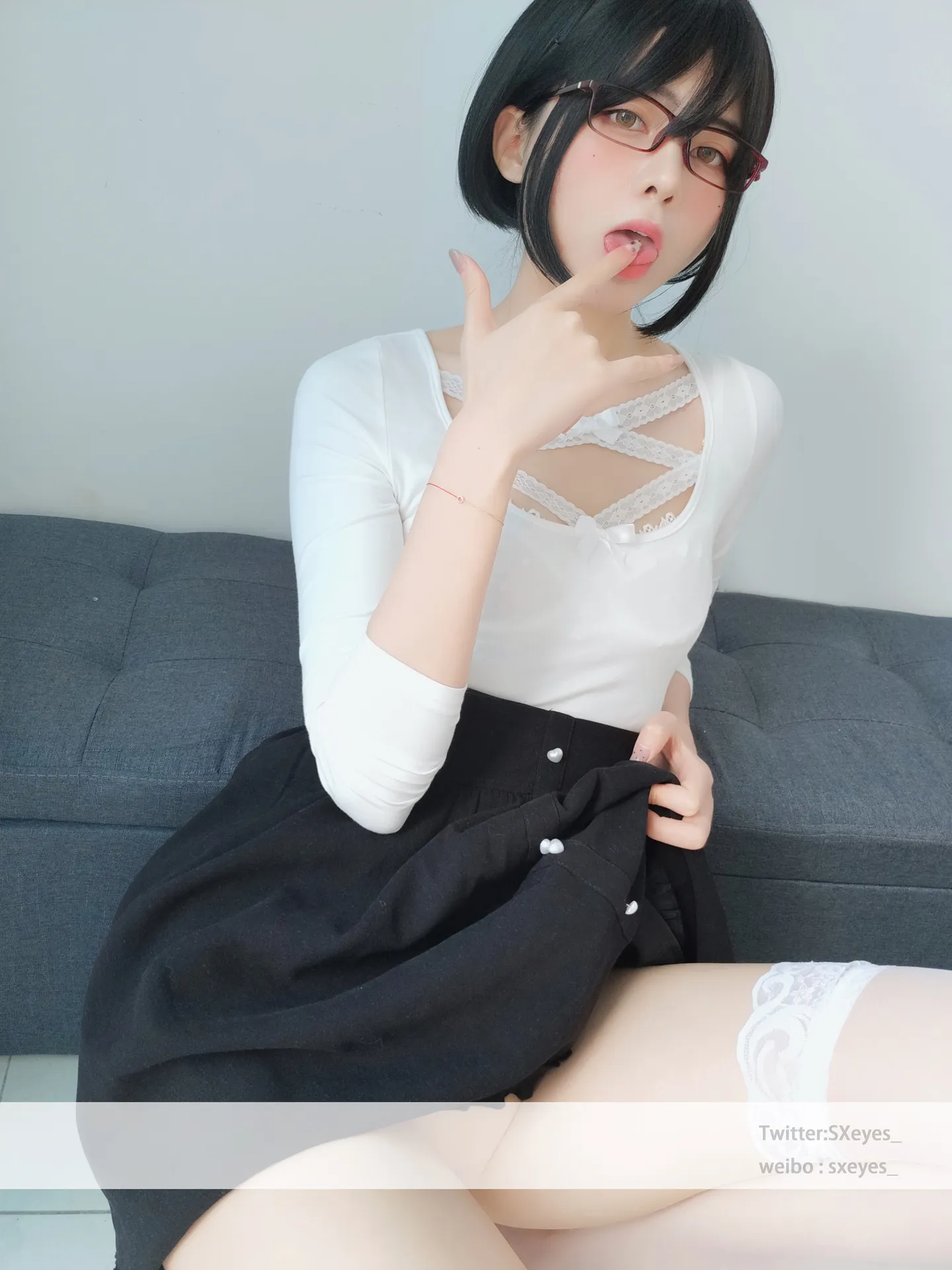 眼酱大魔王w - 白蕾丝姐姐 [27P-146MB]