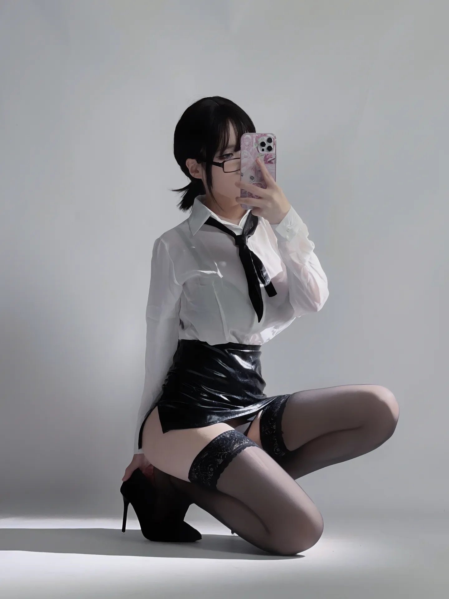 幼愛Youmeko – 黑丝眼镜OL [28P-108MB]