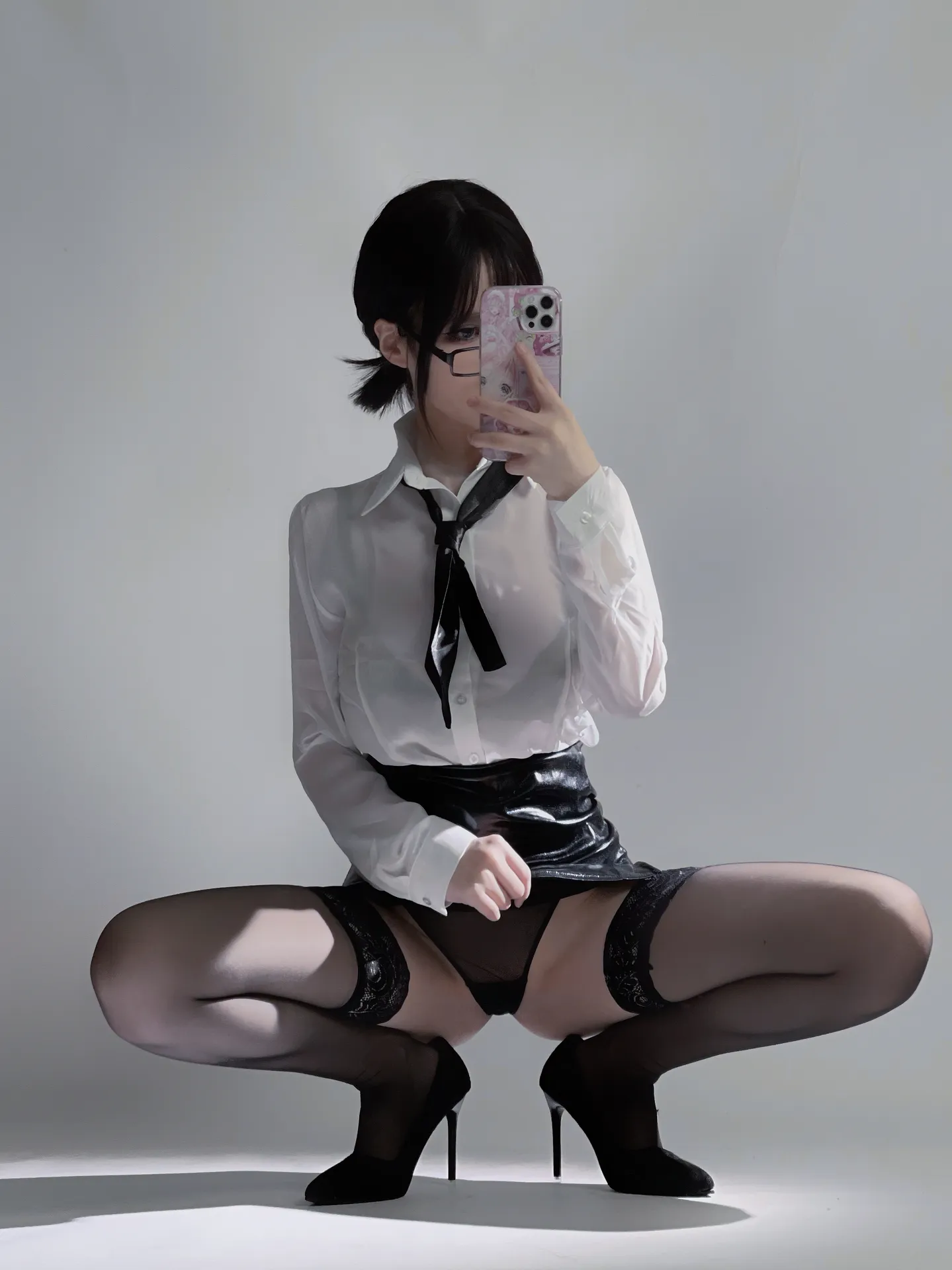 幼愛Youmeko - 黑丝眼镜OL [28P-108MB]