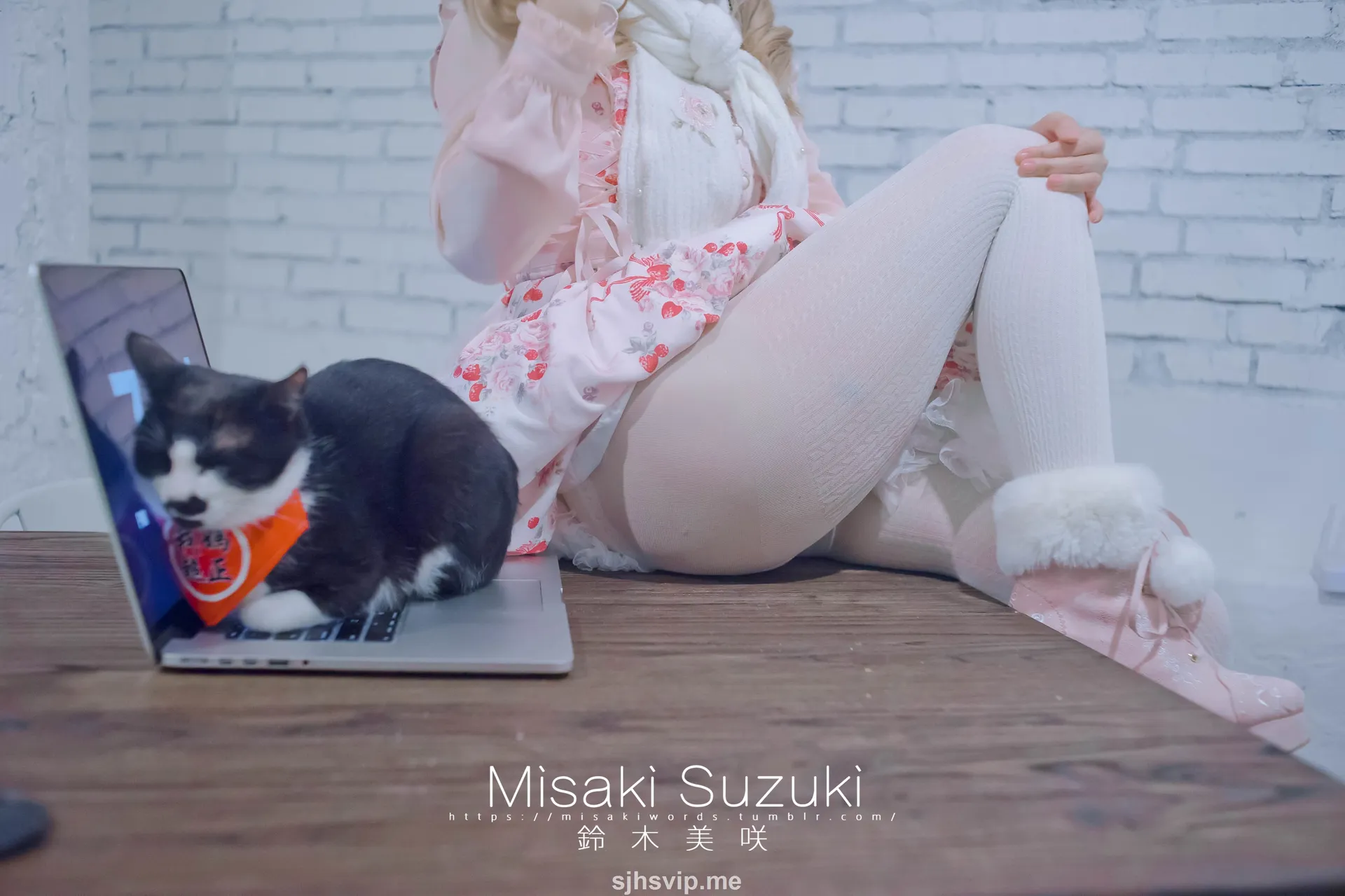 铃木美咲MisakiSuzuki - 铃木美咲(Misaki Suzuki) 完全M男的下仆生活-羞耻！在咖啡厅里 53P+3V [53P3V-1.42GB]