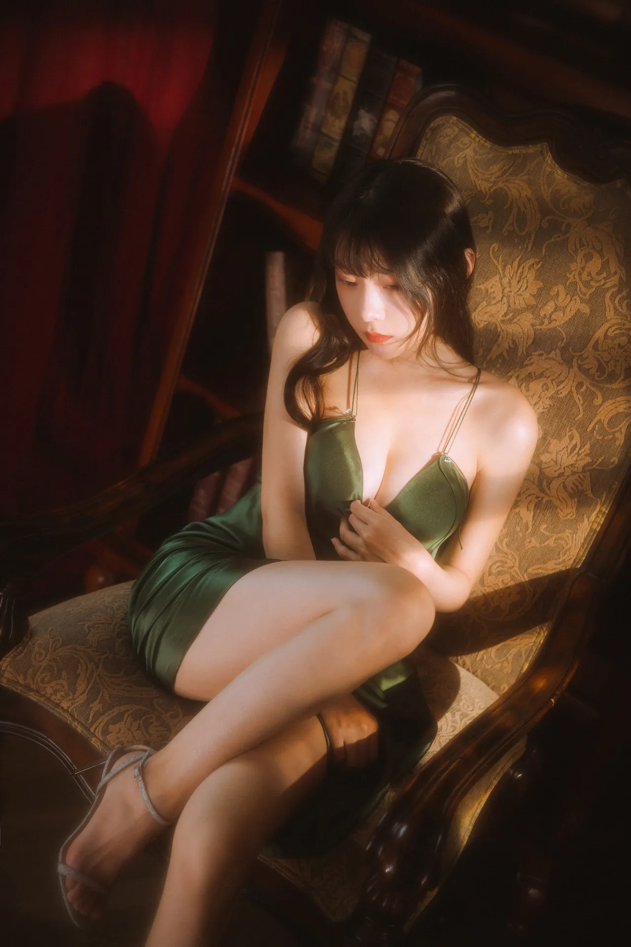 香草喵露露 - 杨枝甘露 绿色连衣裙 [45P1V-1.37GB]