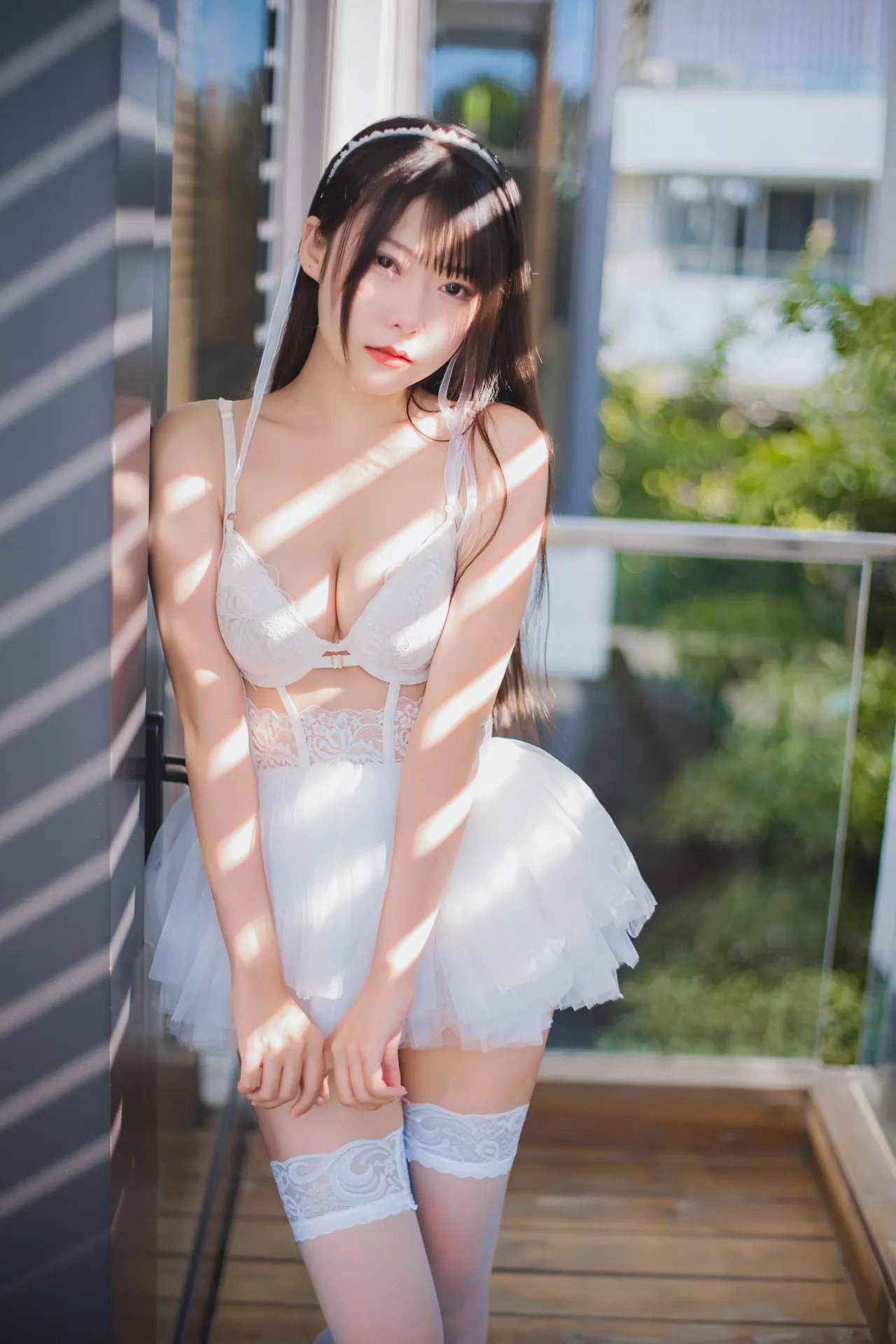 香草喵露露 - 杨枝甘露 白色纱裙 [48P1V-1.39GB]