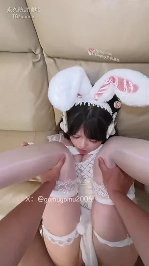 gomu咕姆 – 私人定制 白色小兔服露脸做爱口交 [0P1V-1.25GB]