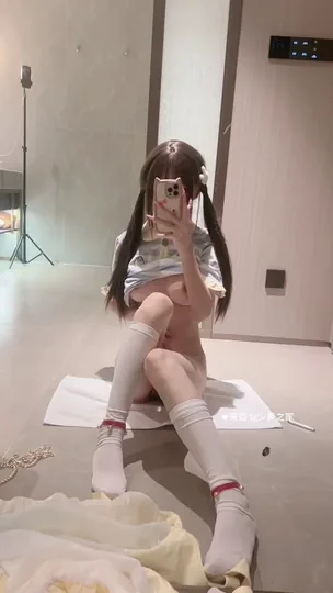 小慧 经典黄色背带裙第二弹白丝对镜自慰10min [0P2V-1.06GB]