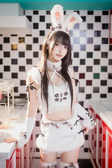 神楽坂真冬 – 毛绒白兔 [75P2V-337MB]