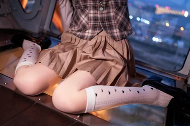 桜桃喵 – 制服摩天轮 [27P-741MB]